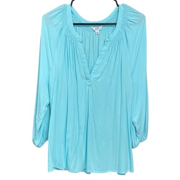 Crown & Ivy Women's Light Blue V Neck Blouse Size Large - Picture 2 of 6